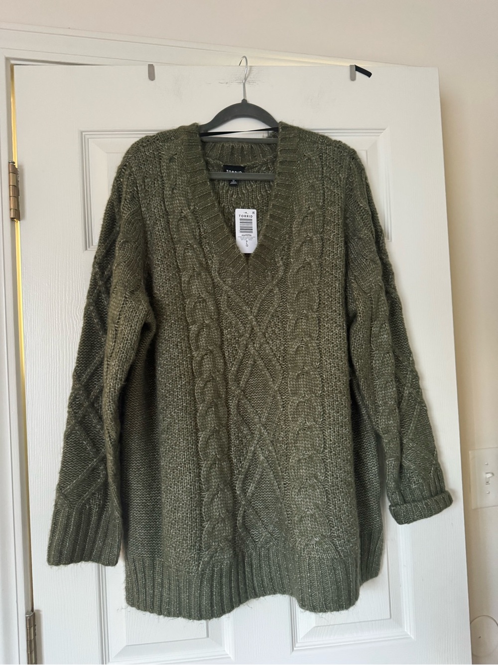 NWT Torrid  Olive Cable Knit V-Neck Sweater Sz 0
